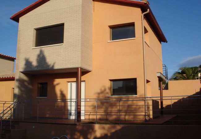 House in Escala - C10374