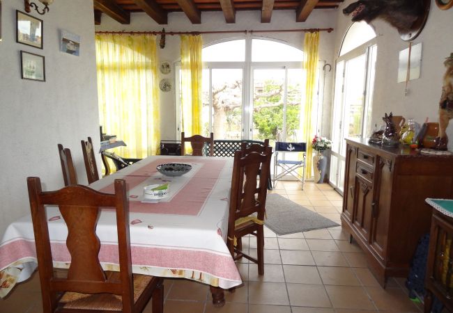 Casa en Escala - C10390